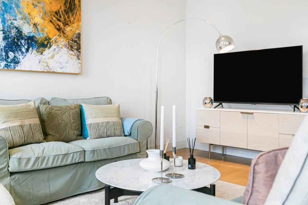 Penthouse Overlooking Hyde Park * London