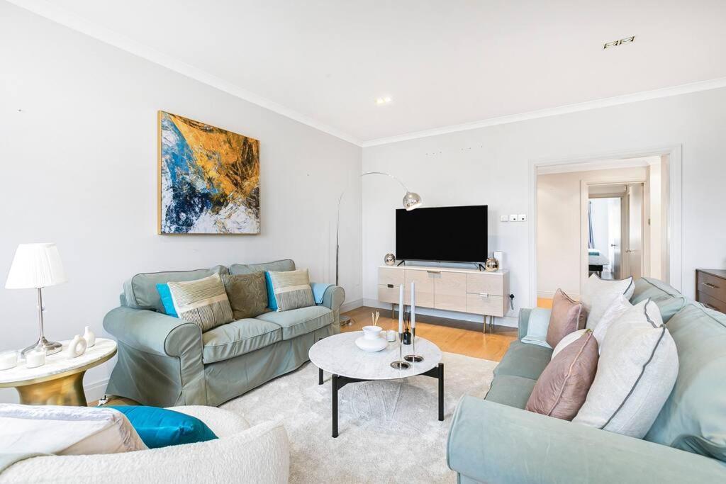 Apartment Penthouse Overlooking Hyde Park London
