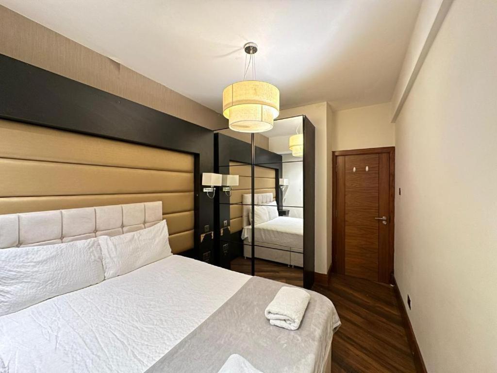 Marble Arch Beautiful * London
