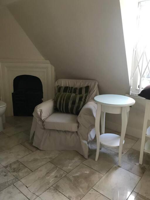 Authentic 3 Bed Historic House Soho, Apartment London