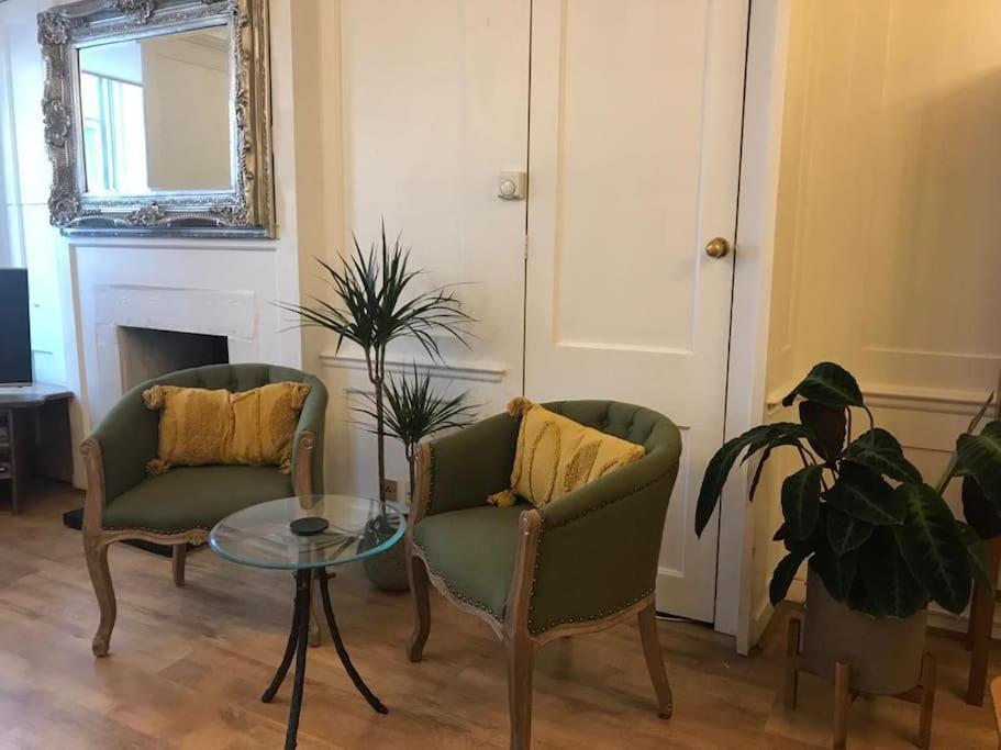 Apartment Authentic 3 Bed Historic House Soho, London