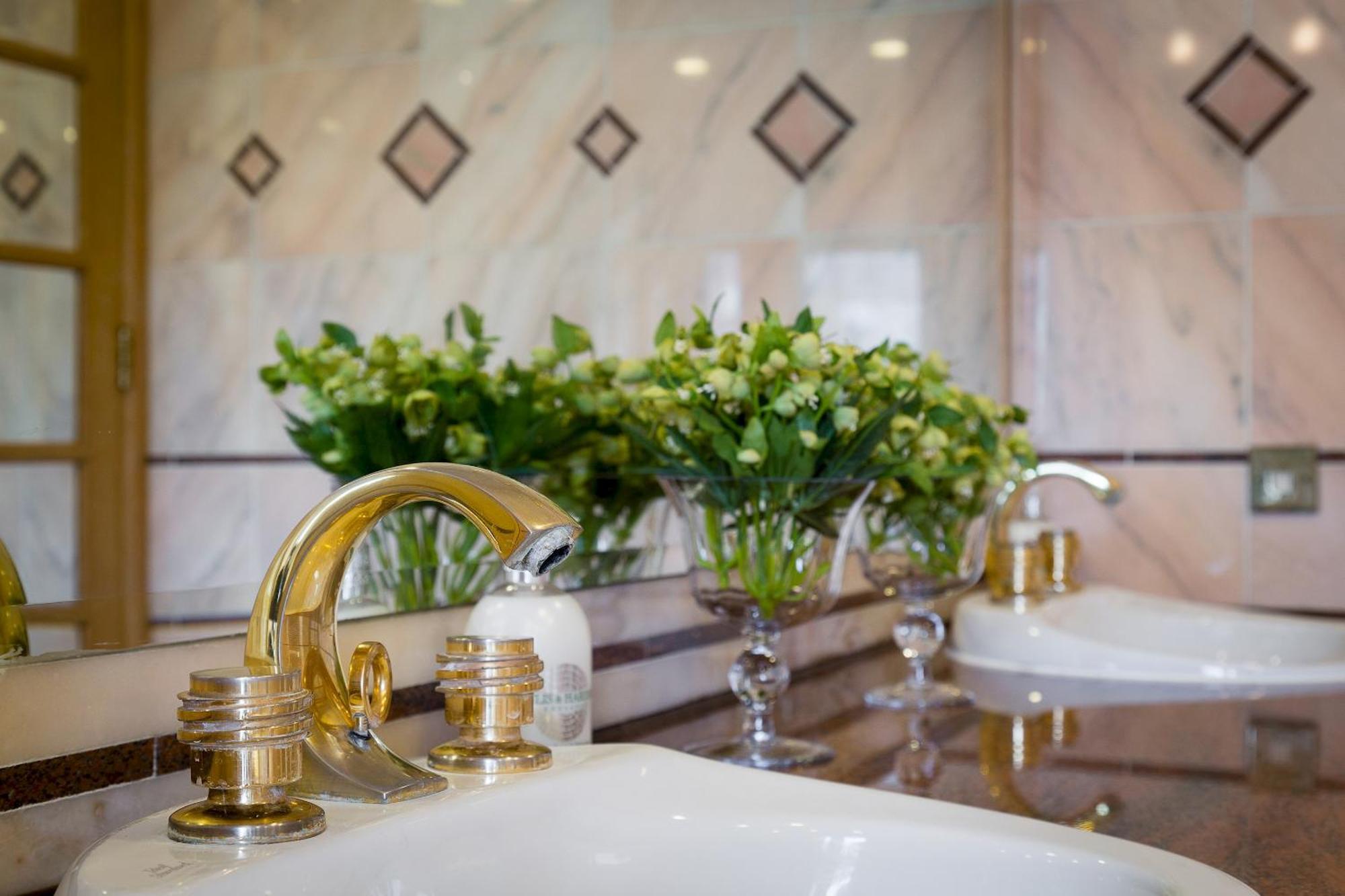 Hyde Park View Marble Arch Apartment London