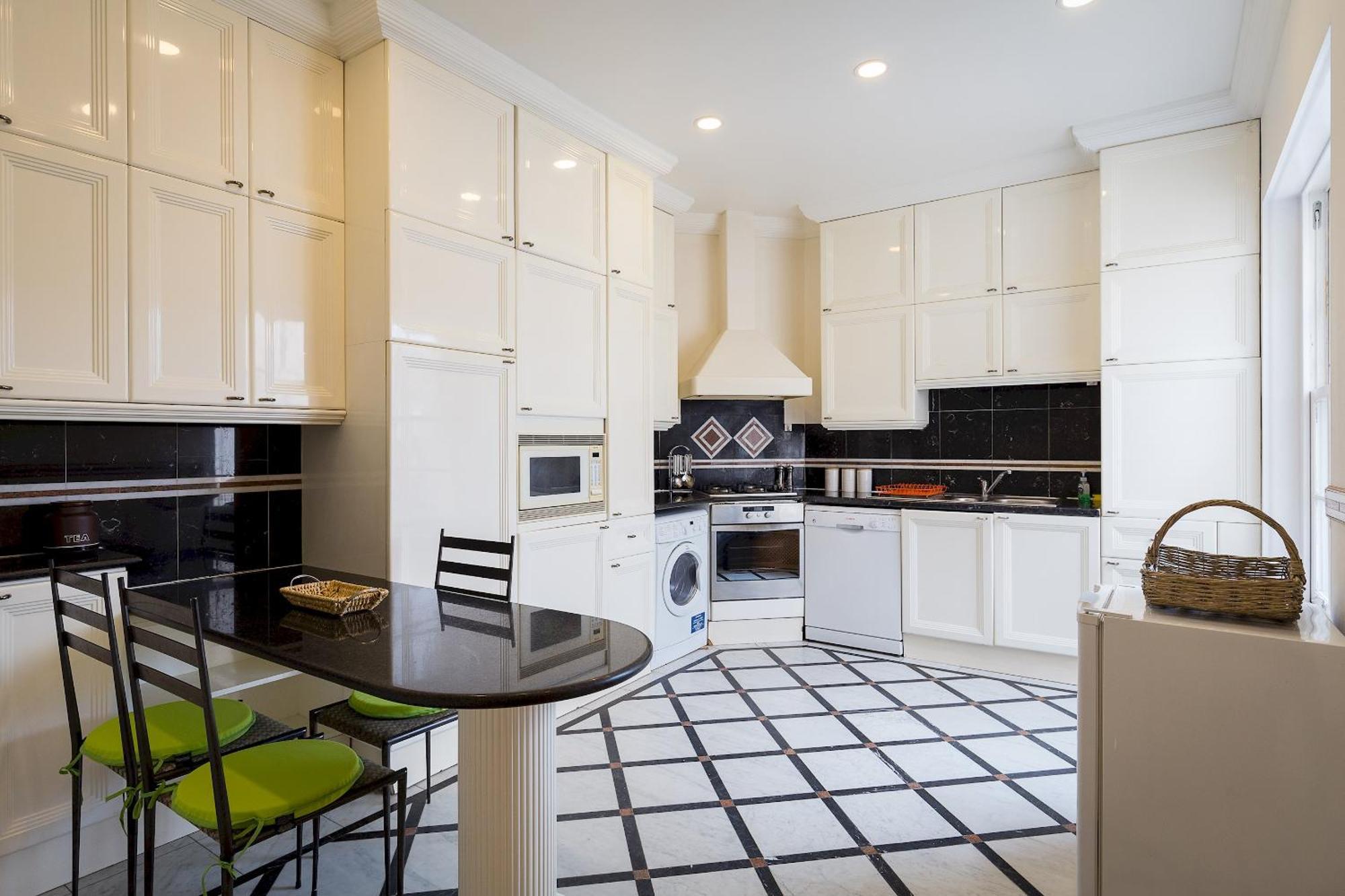 Hyde Park View Marble Arch Apartment *