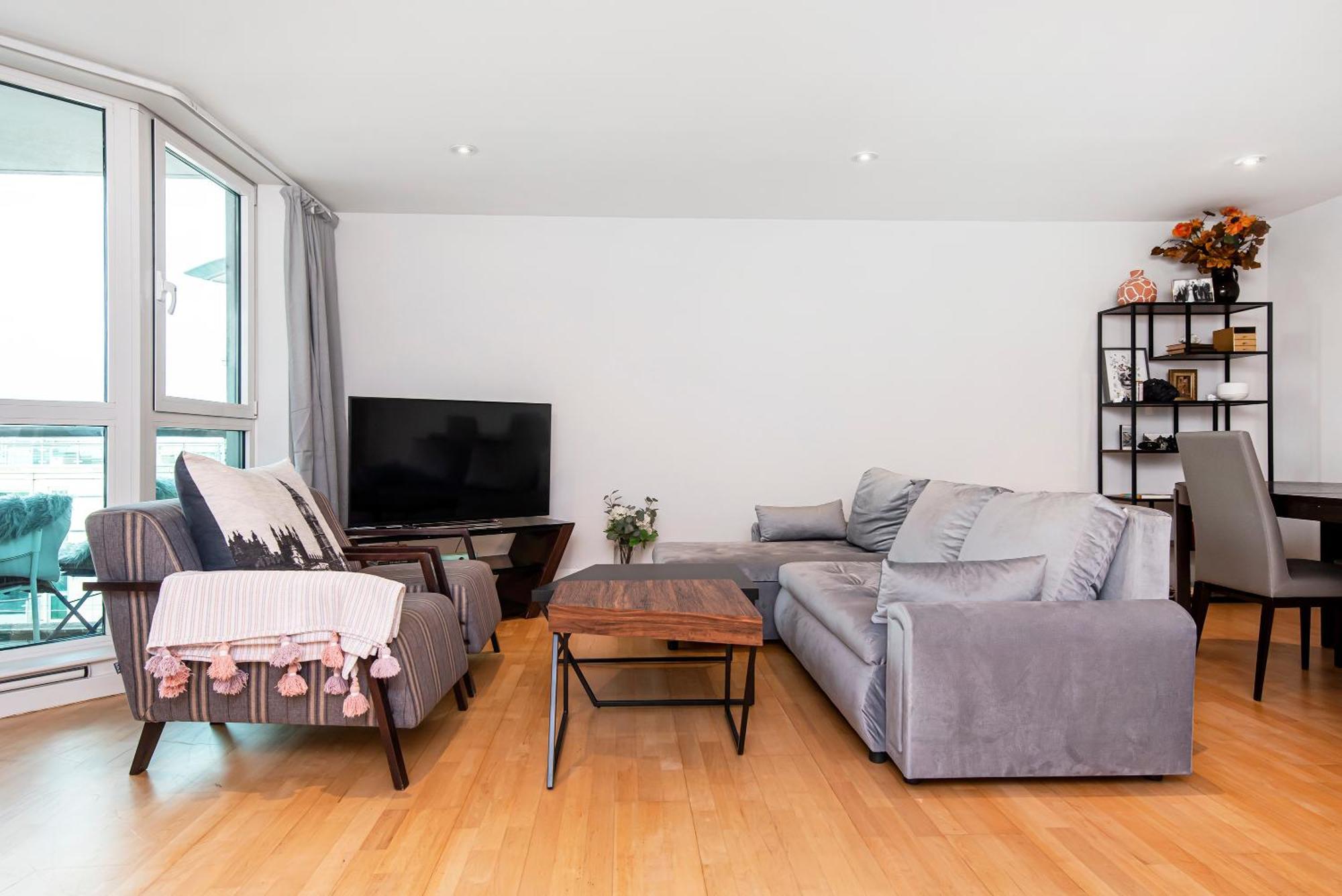 Modern 2 Bedroom 2 Bath With River View Apartment