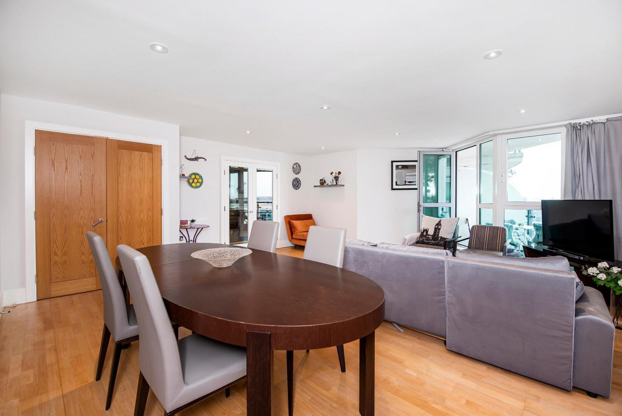 Modern 2 Bedroom 2 Bath With River View Apartment *