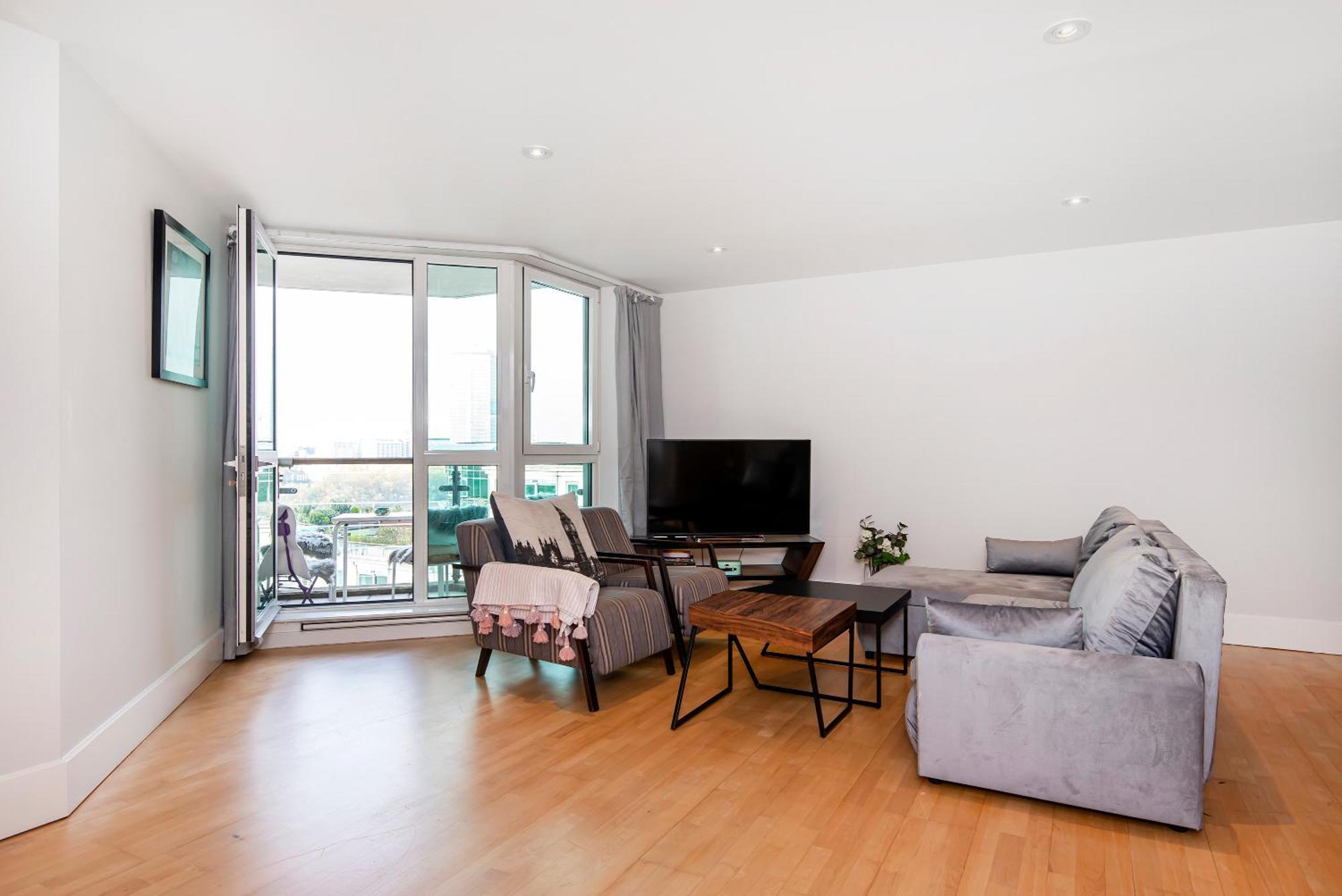 Modern 2 Bedroom 2 Bath With River View Apartment London