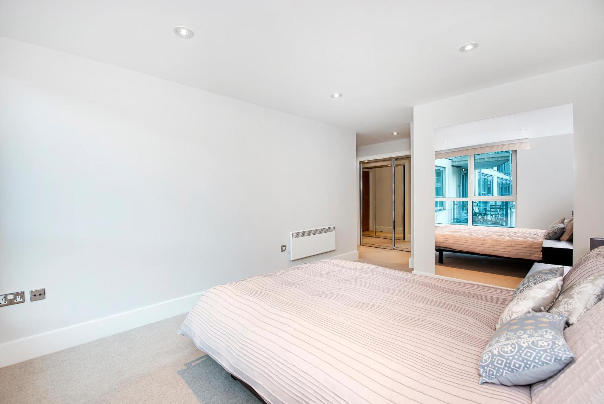 Apartment Modern 2 Bedroom 2 Bath With River View London