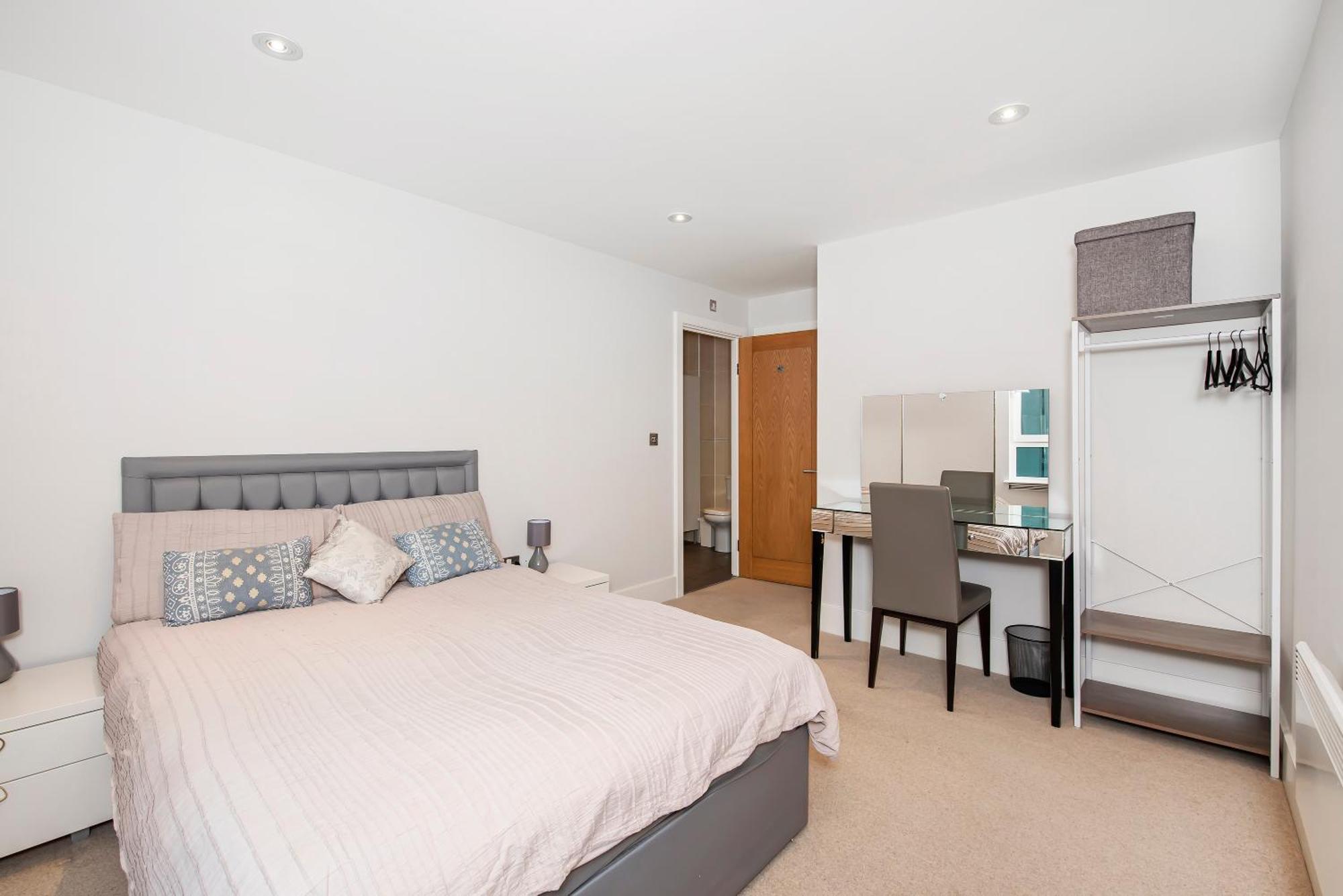 Modern 2 Bedroom 2 Bath With River View *
