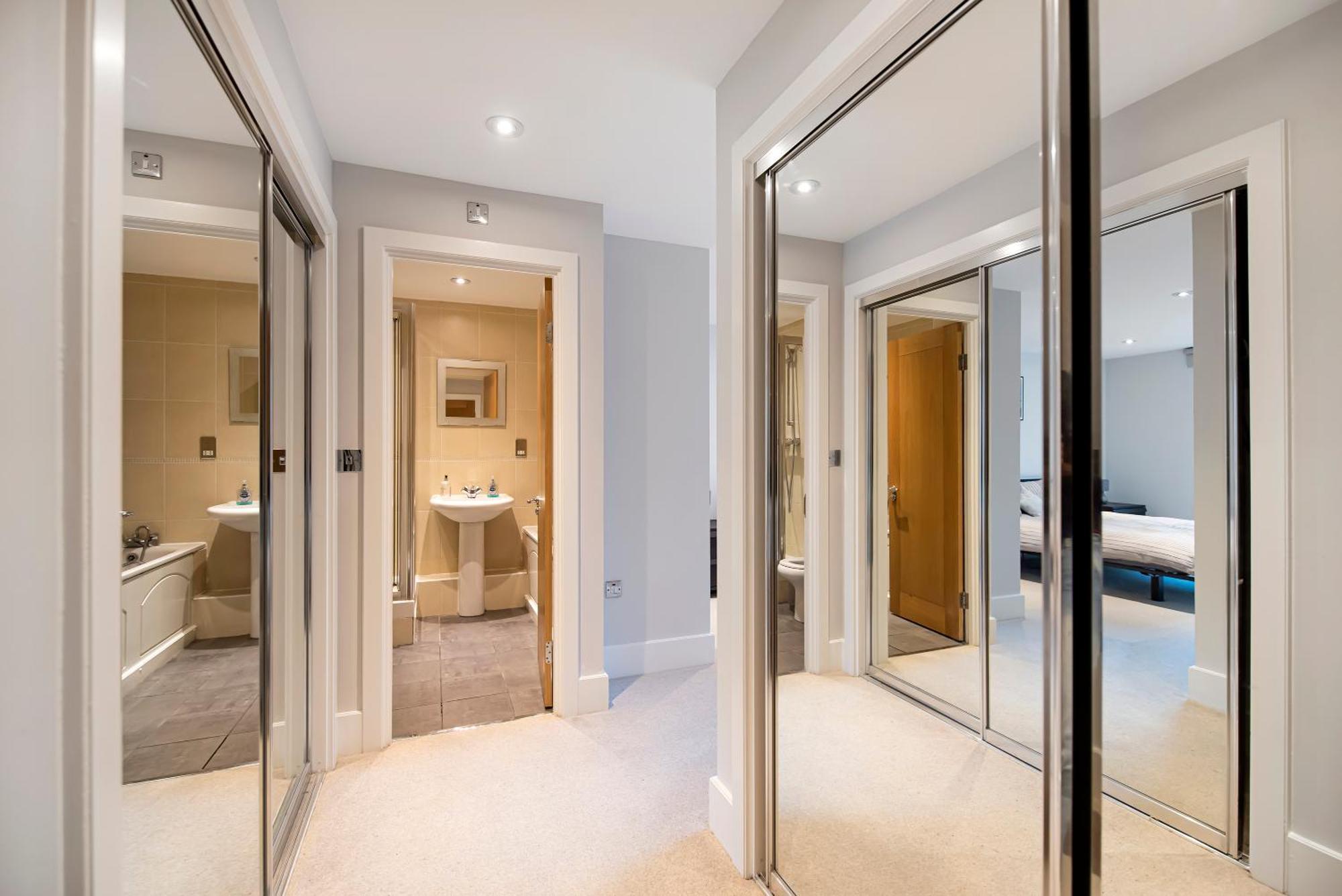 Apartment Modern 2 Bedroom 2 Bath With River View London