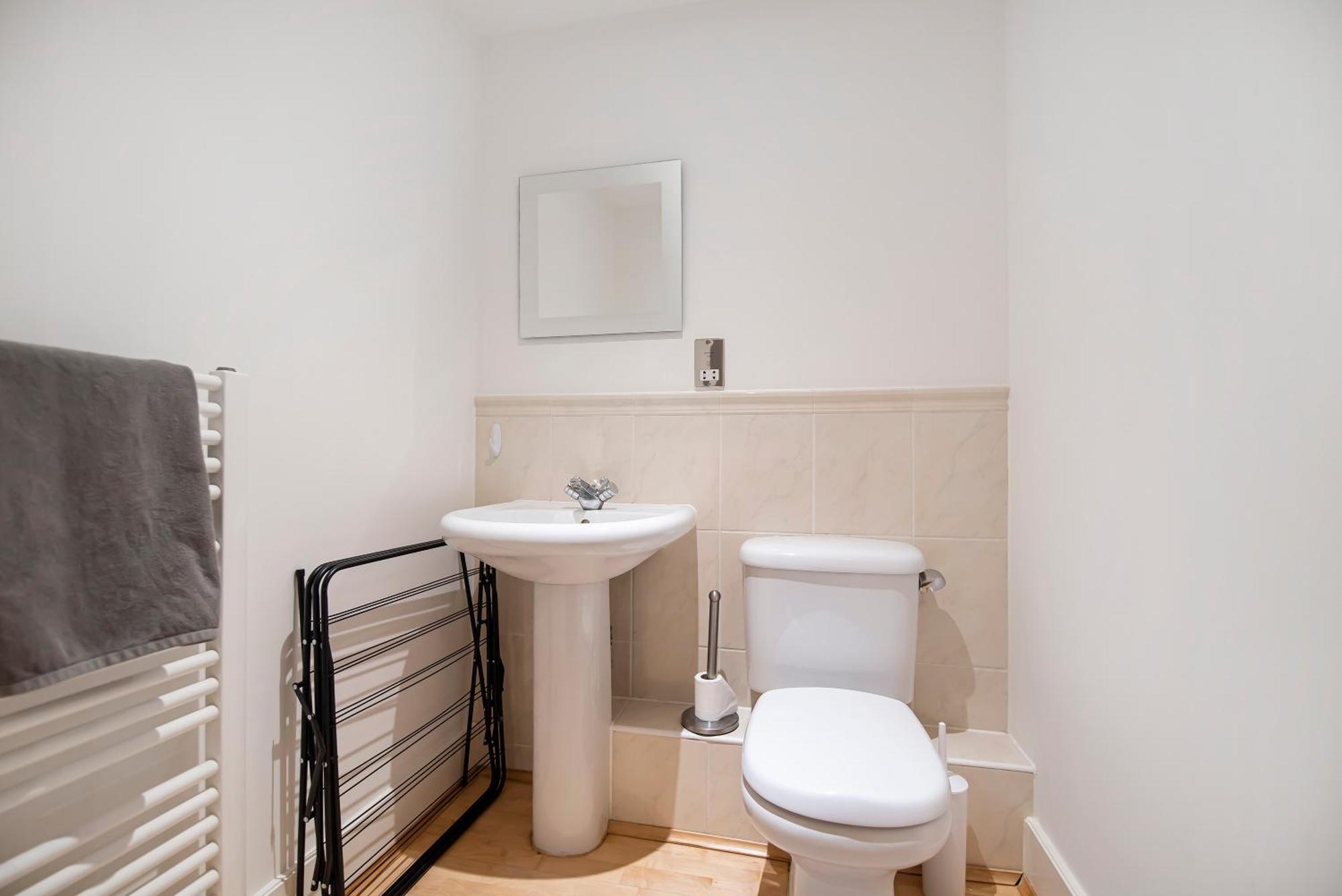 Modern 2 Bedroom 2 Bath With River View Apartment