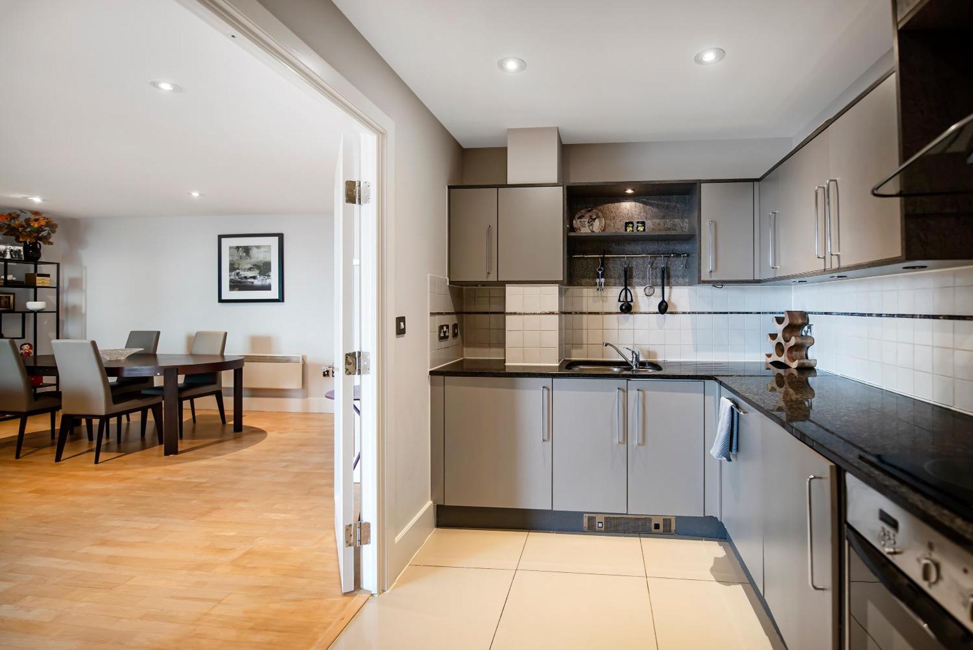 Modern 2 Bedroom 2 Bath With River View *
