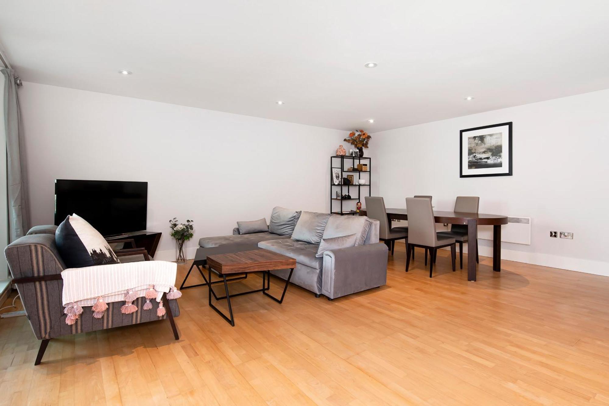 Modern 2 Bedroom 2 Bath With River View London