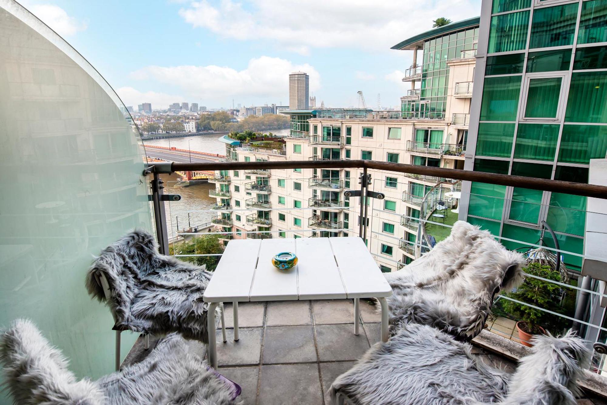 Apartment Modern 2 Bedroom 2 Bath With River View *
