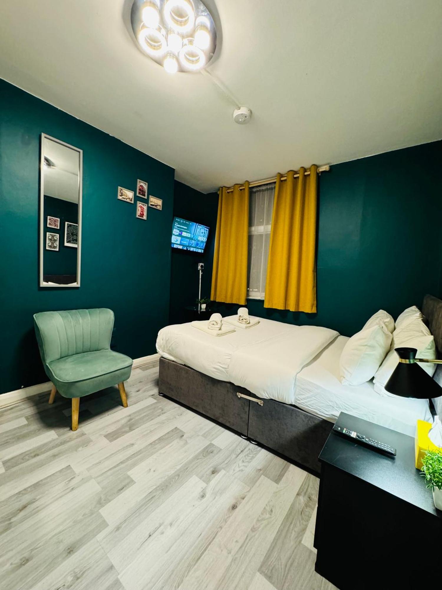 Unique Flat In 1110 Leilighet