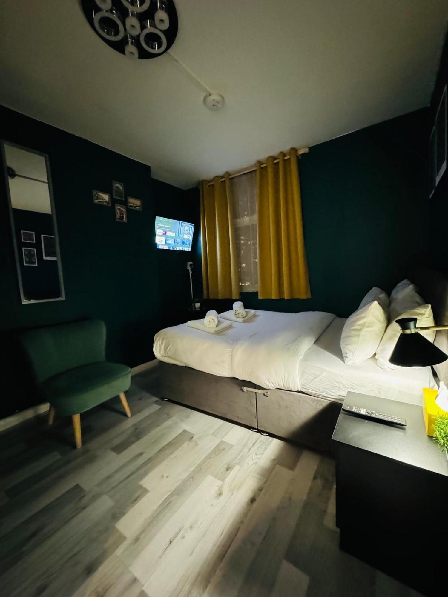 Unique Flat In 1110 Leilighet London