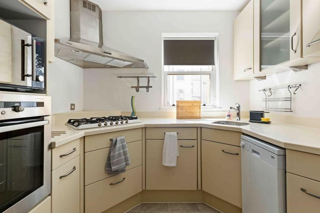 Portobello Road Iconic House Apartment London