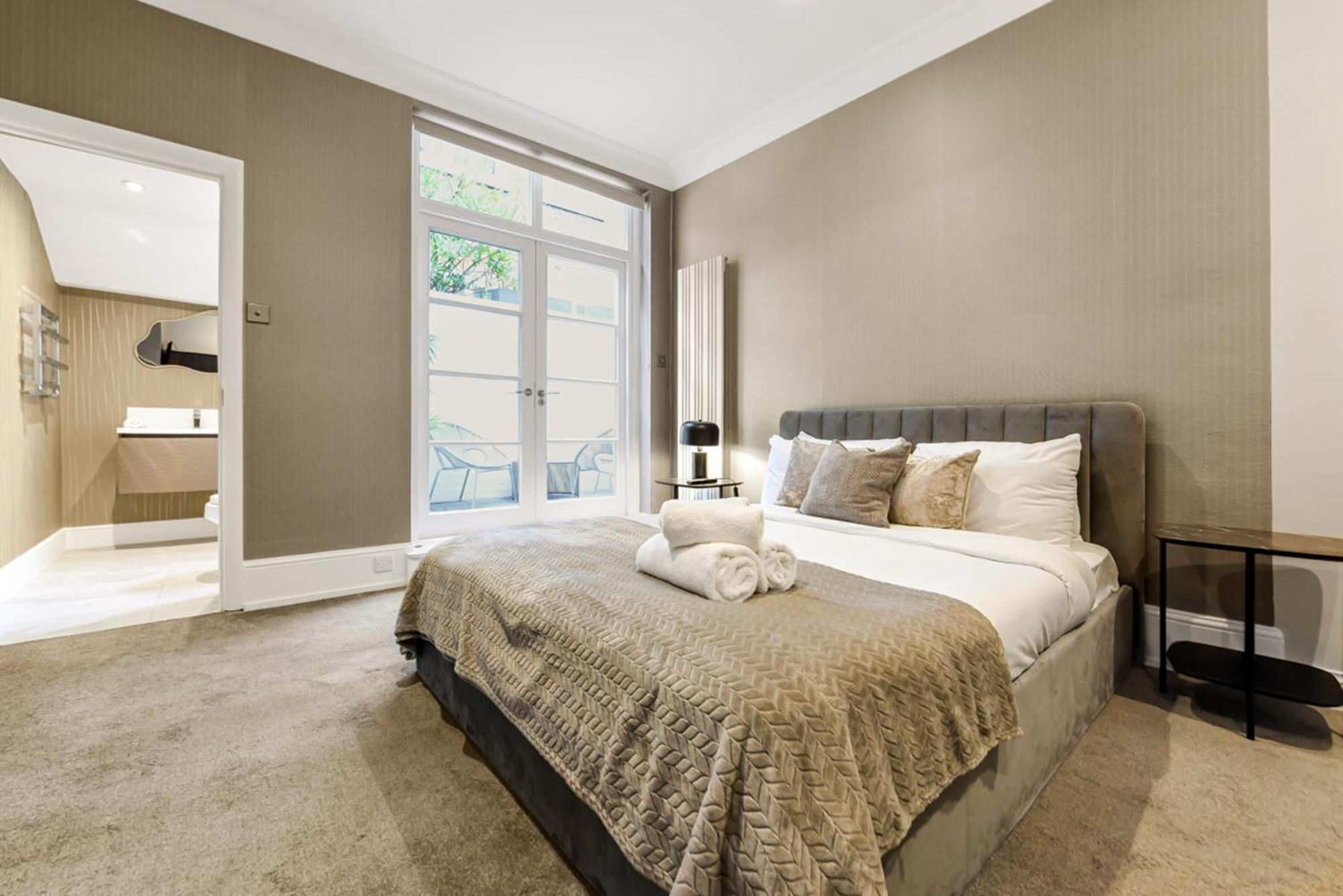 Mayfair With Private Terrace- 2 Bed Appartement *