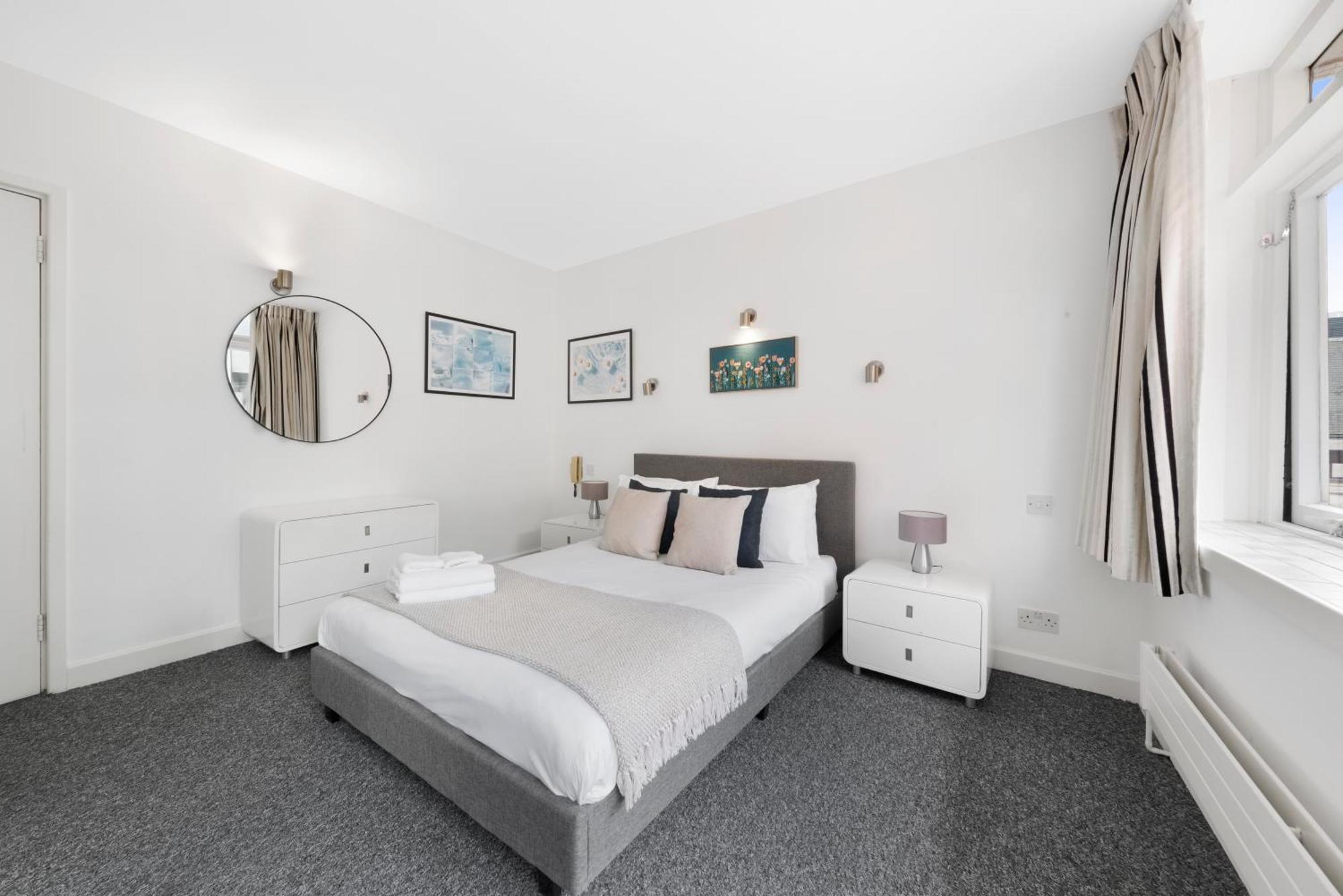 2 Bed Apartment- London- Lift & Balcony Apartment