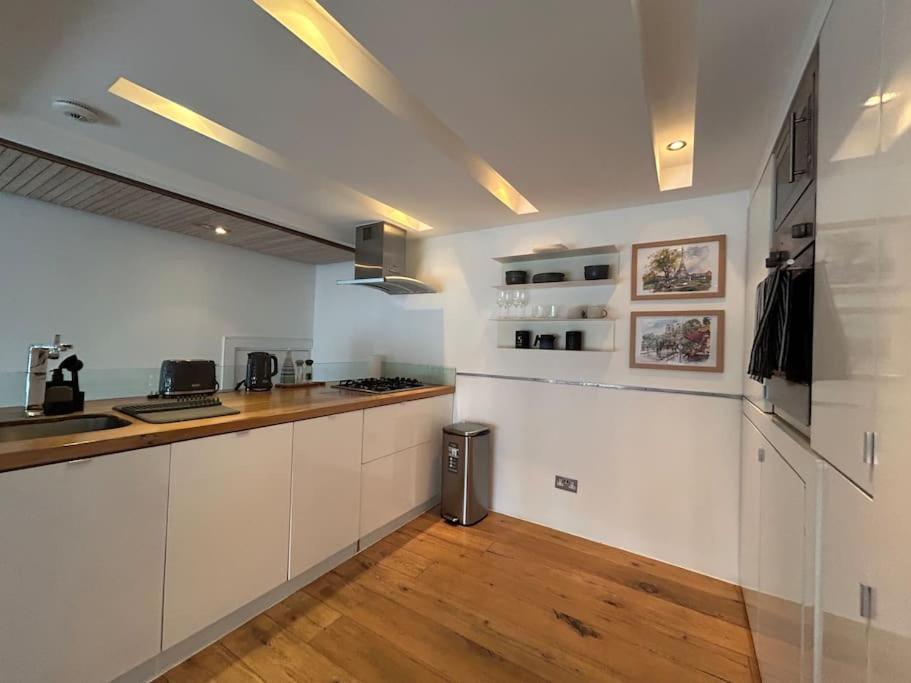 Modern 1-bedroom Flat On The Avenue Apartment London