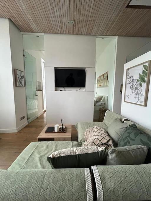 Modern 1-bedroom Flat On The Avenue * London