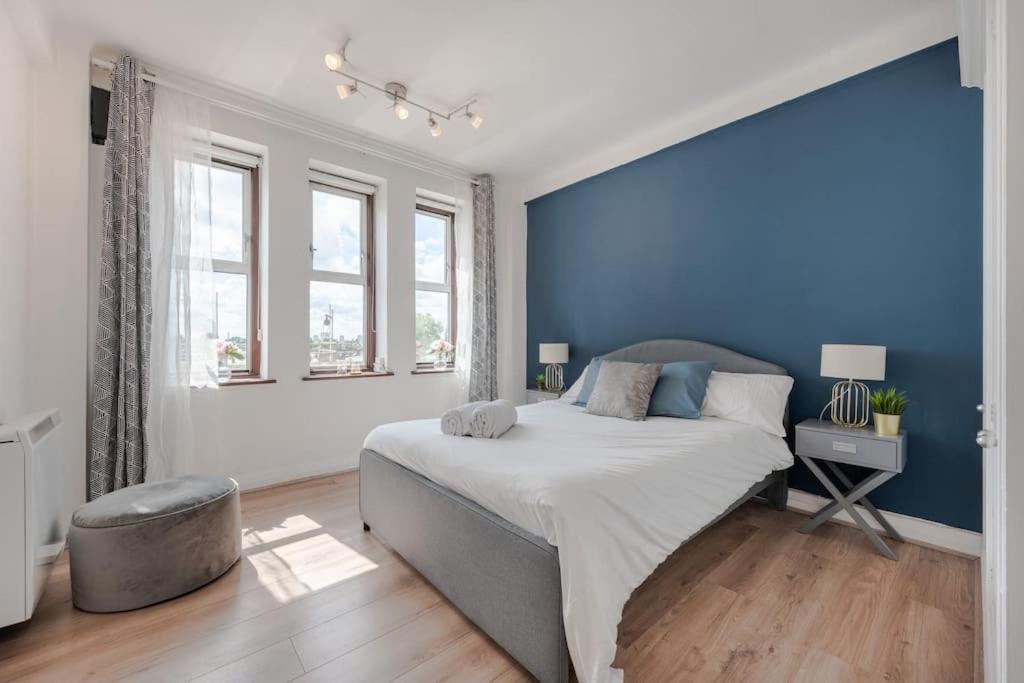 Stylish 2 Bed In Near Hyde Park Apartment London