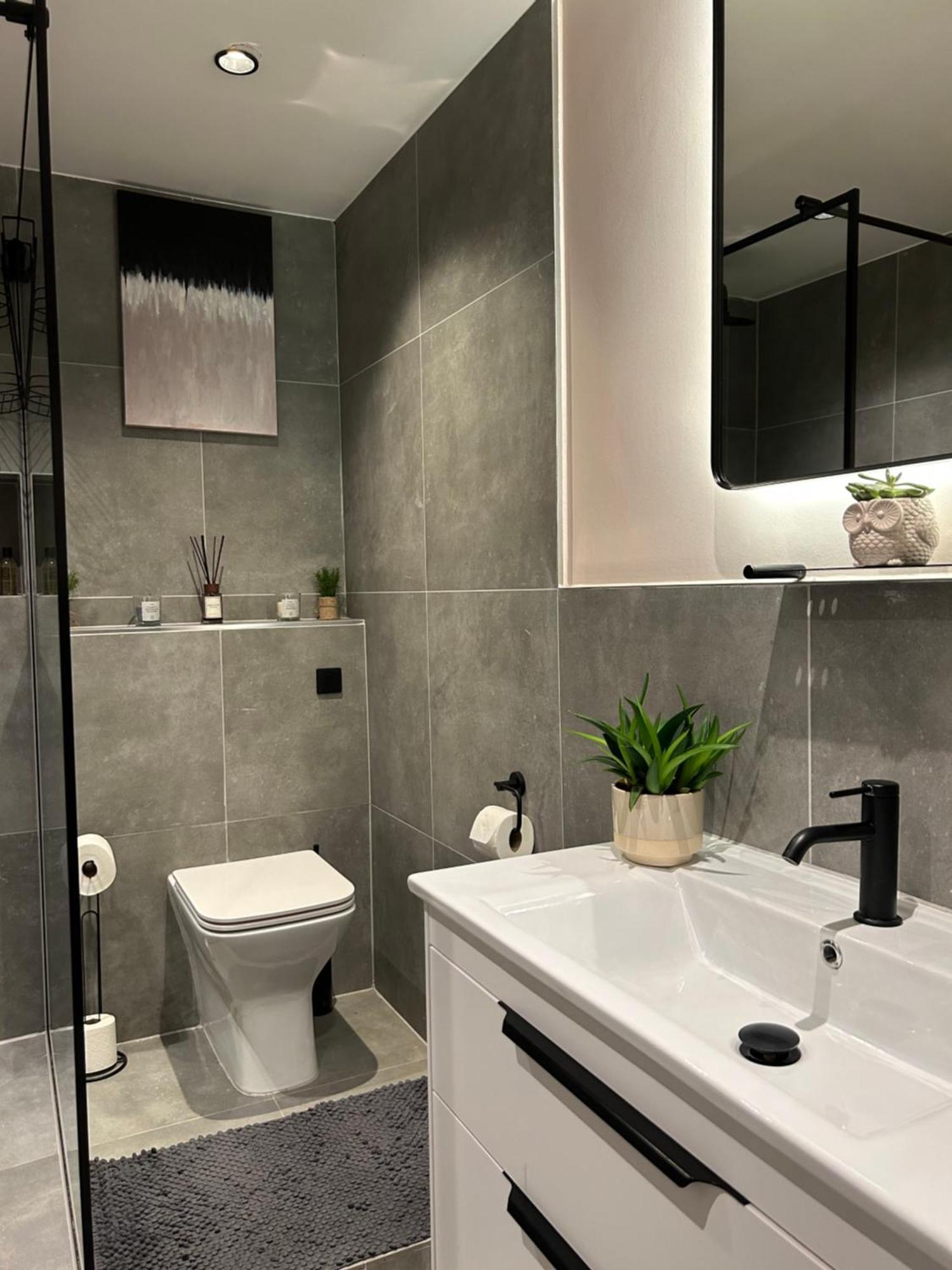 2 Bedroom Kennington House * London