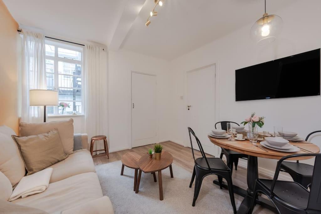 Stylish 2 Bed In Near Hyde Park Apartment