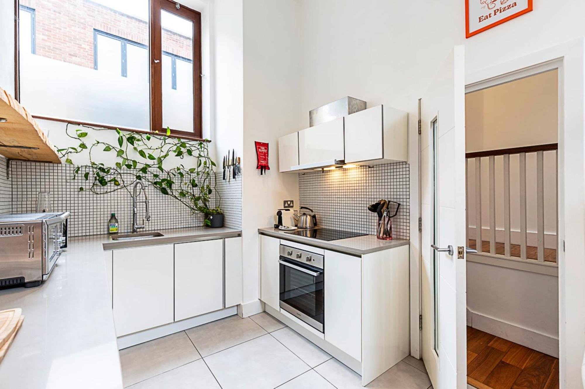 Modern Airy 2-bed Gem In Trendy Stoke Newington *