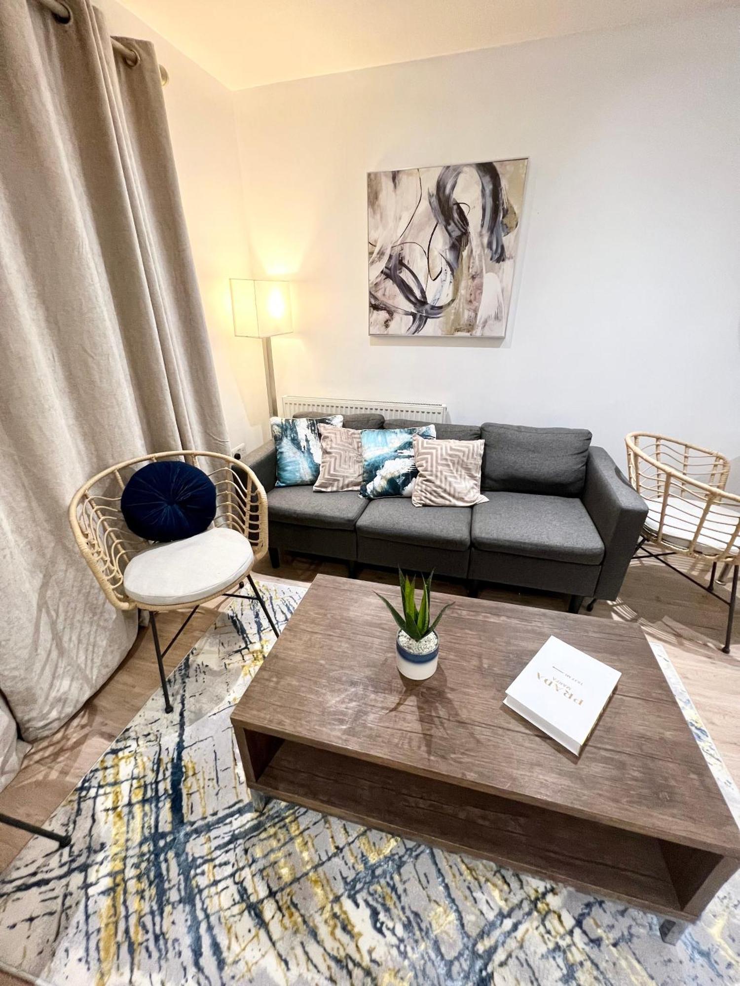 Luxury 2 Bed 2 Bath Zone Two Apartamento Londres