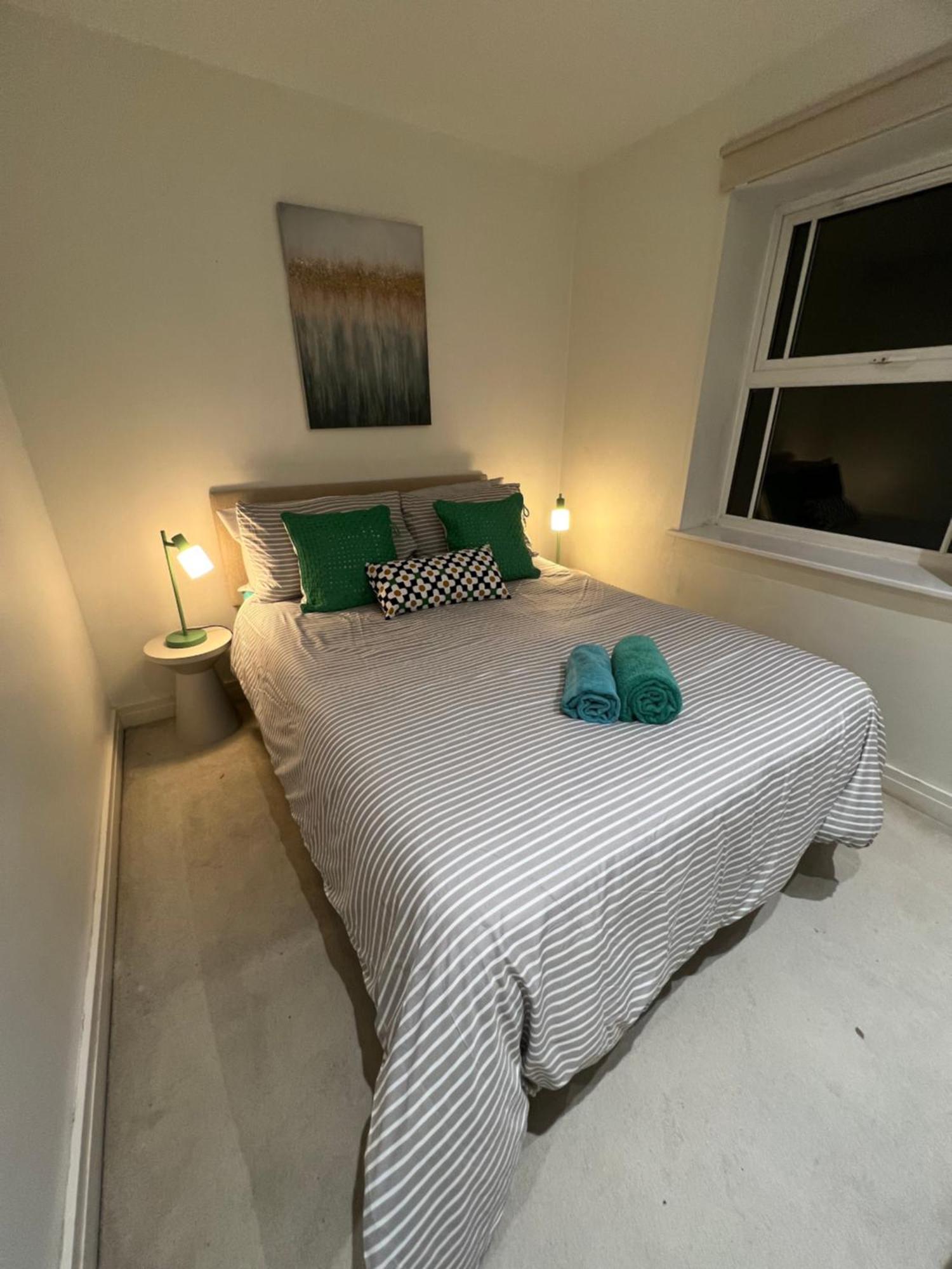 Luxury 2 Bed 2 Bath Zone Two Apartamento Londres
