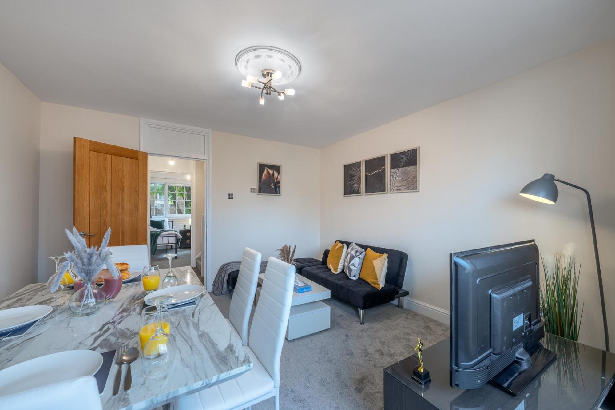 Ferienhaus Wilkinsons Home-free Parking, Perfect For Contractors & Weekend Getaways, Near Airport & Excel London