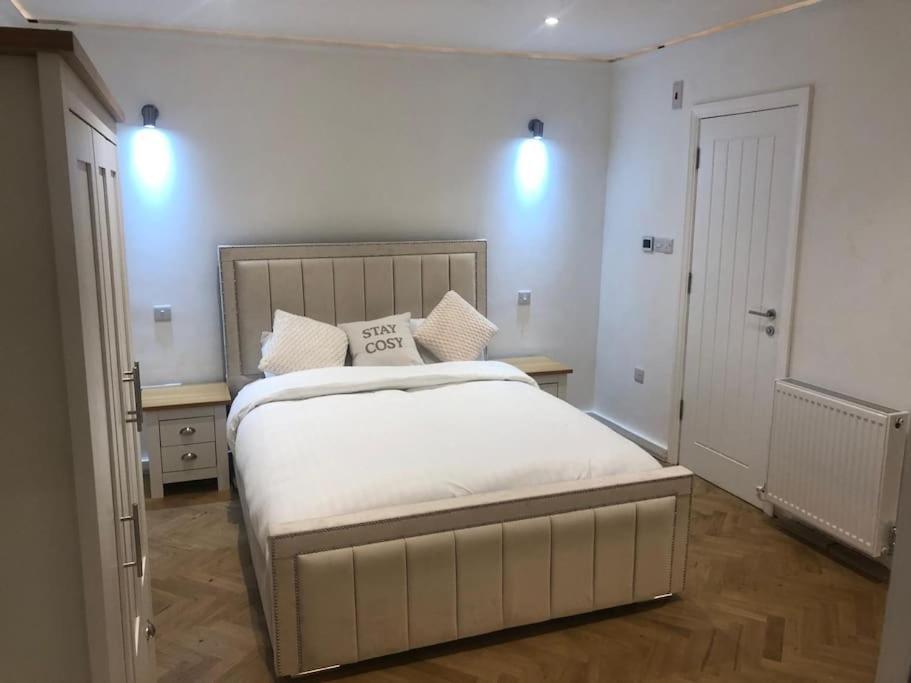 Stylish 2-bedroom Getaway In The Heart Of Chelsea Apartment *