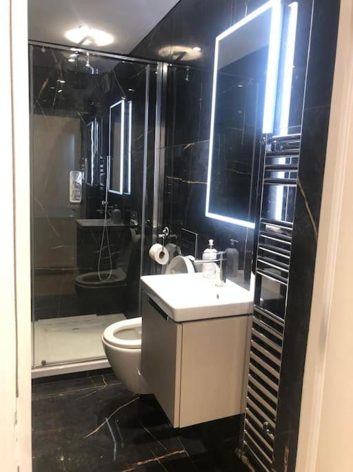 Stylish 2-bedroom Getaway In The Heart Of Chelsea Apartment London