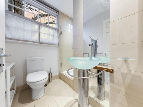 Chelsea Snug With Garden Apartment