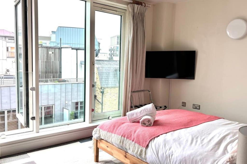 Stunning 2 Bed Ensuite * London