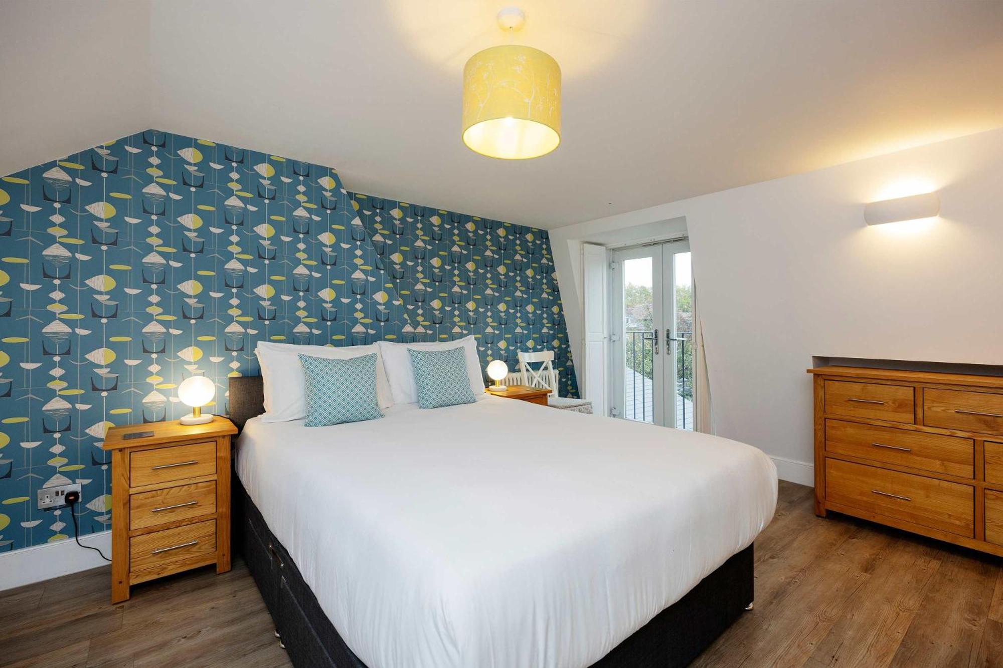 Veeve - Tantalising In Teal Londen