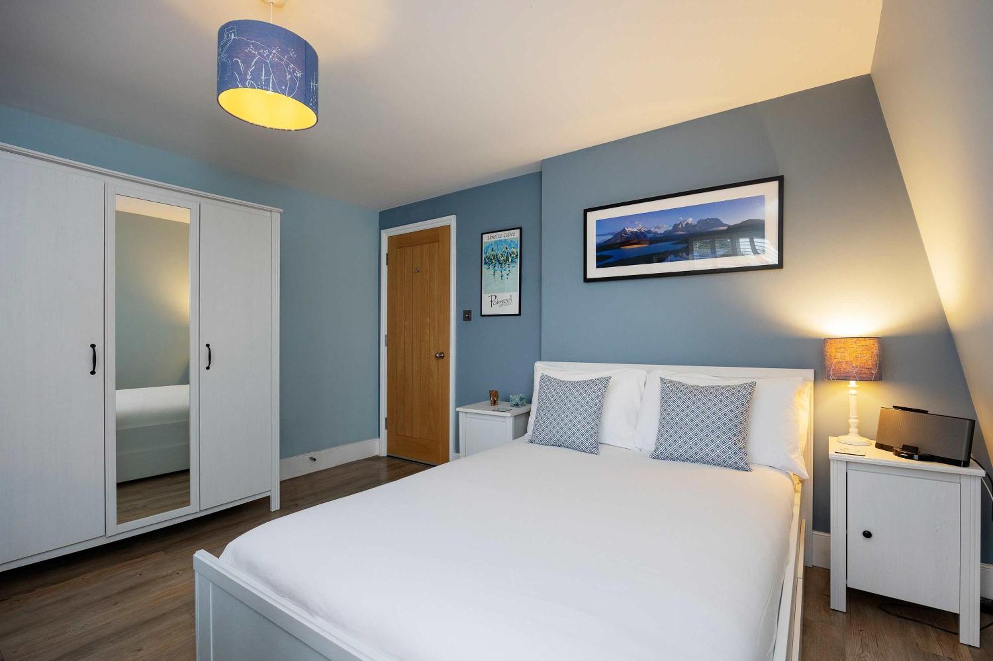 Veeve - Tantalising In Teal Apartment