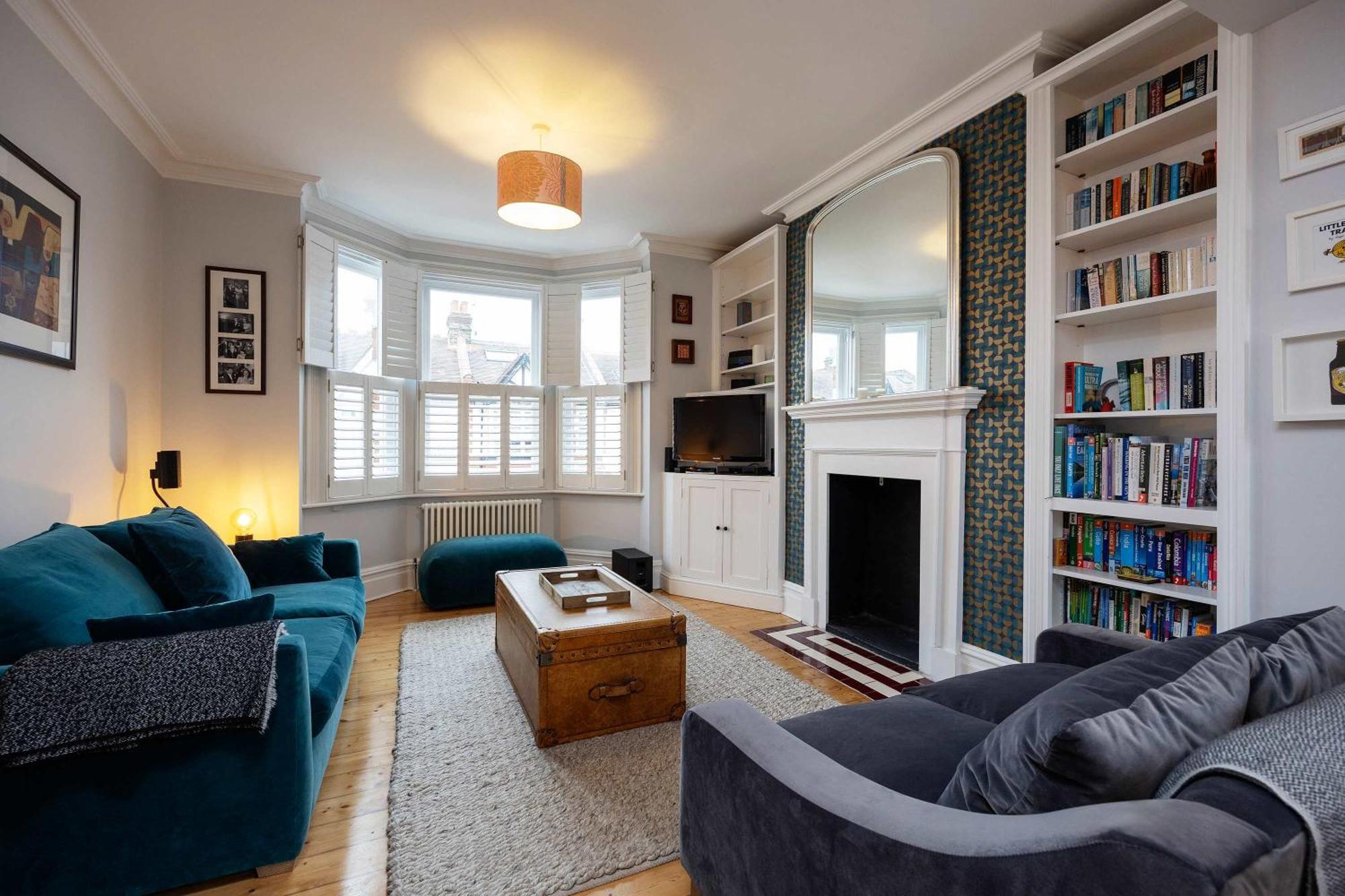 Veeve - Tantalising In Teal Apartment *