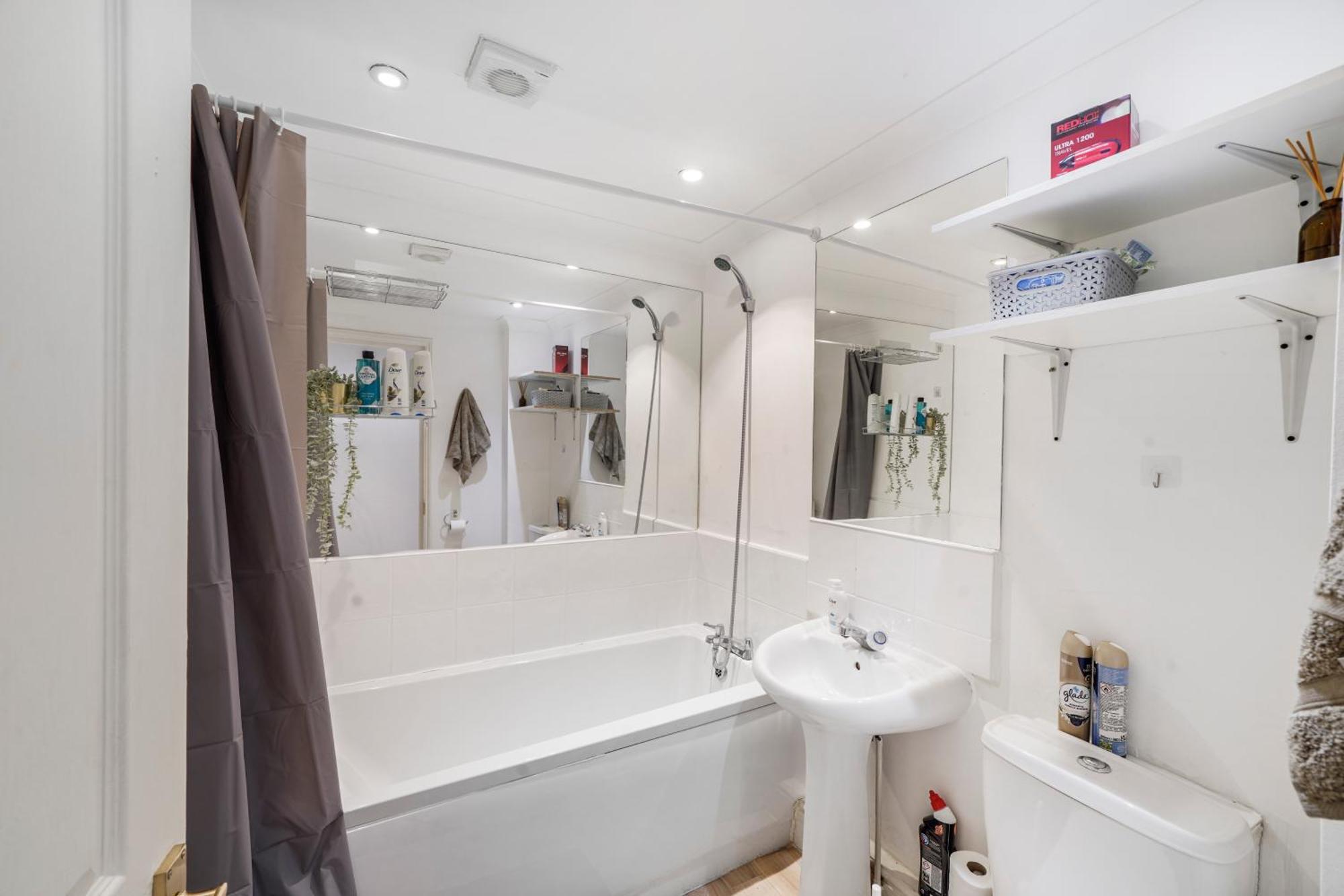 1br & 2br Apts By Livestay Short Lets & Serviced With Free Wifi Apartment *