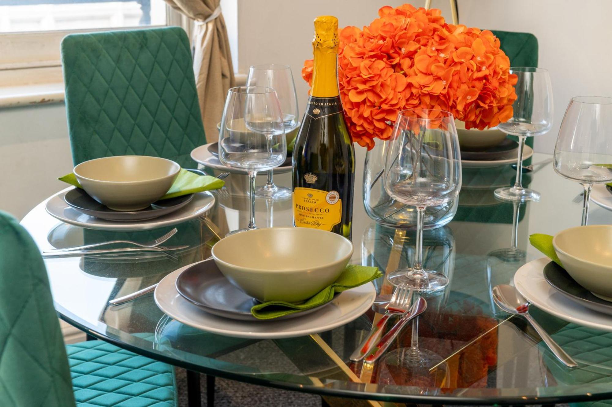 1br & 2br Apts By Livestay Short Lets & Serviced With Free Wifi