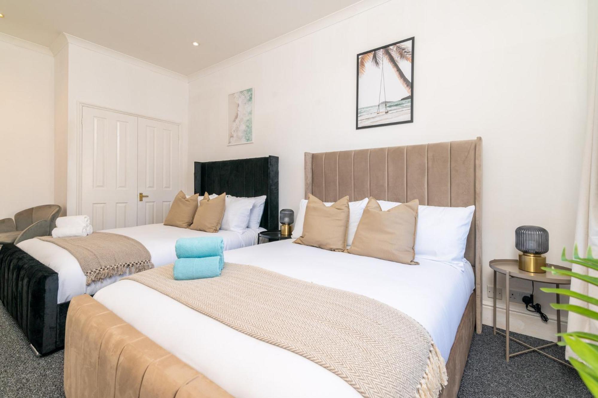 1br & 2br Apts By Livestay Short Lets & Serviced With Free Wifi Apartment *