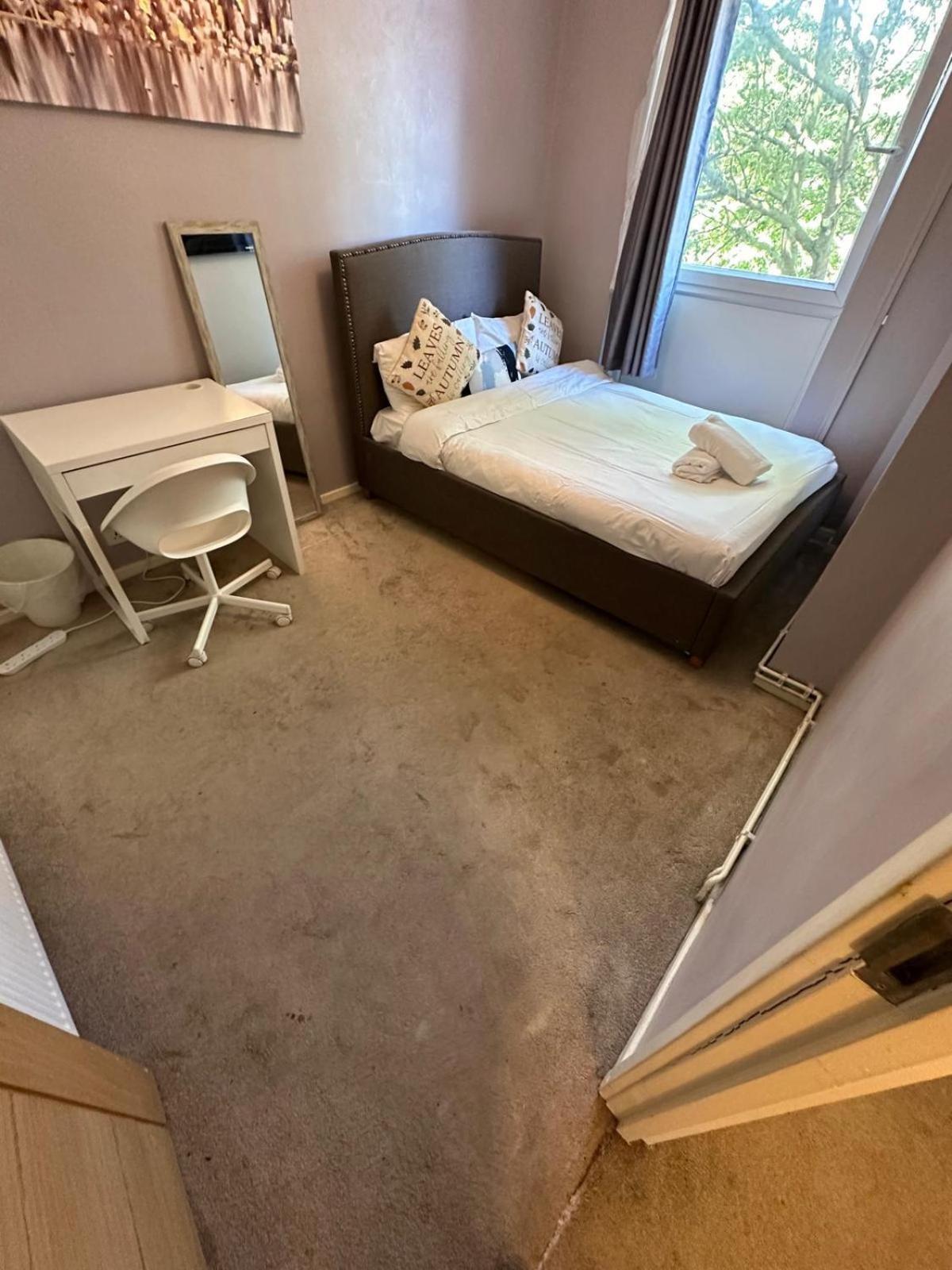Twenty Five Bed & Breakfast London