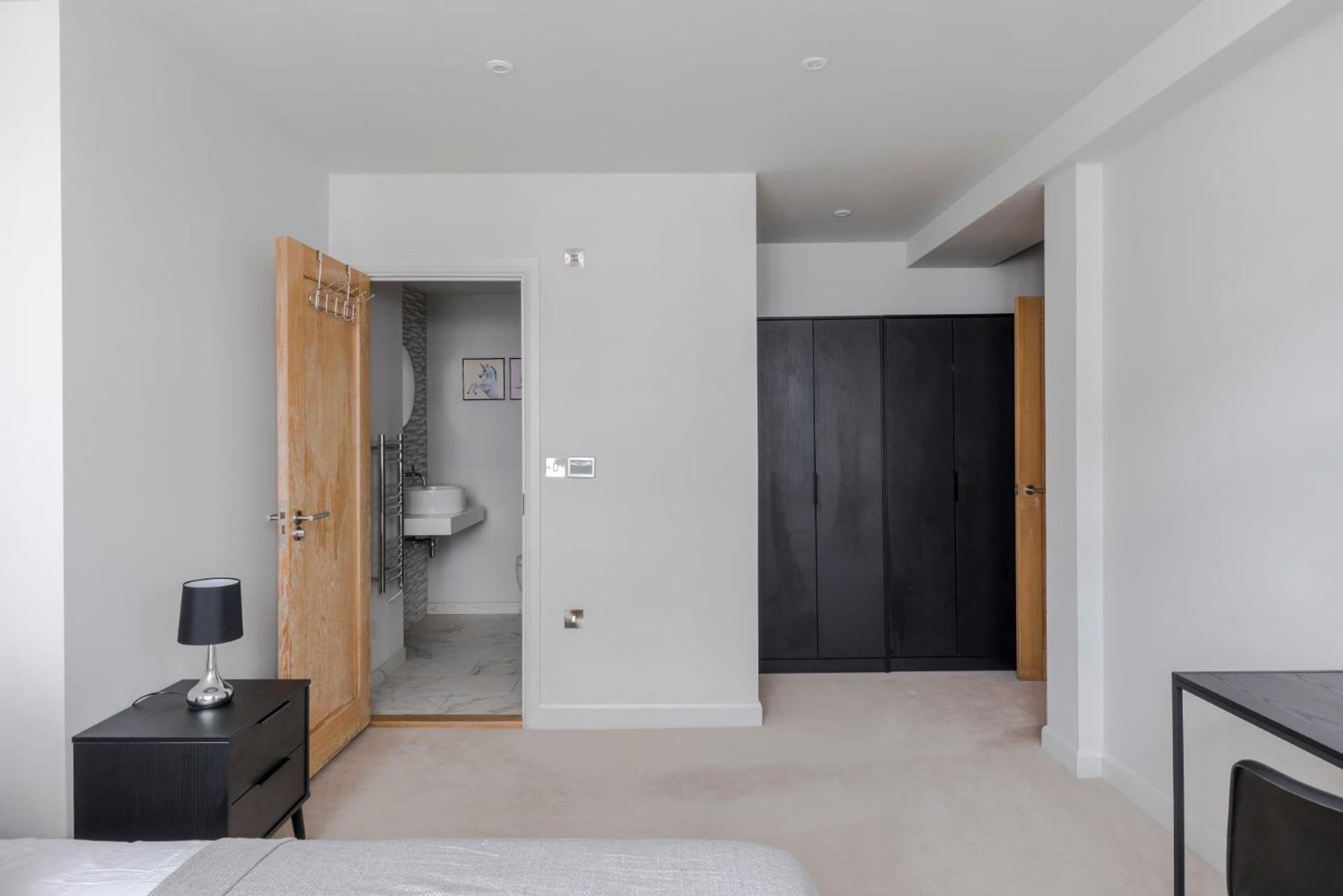 Apartment London's Calling - Farringdon - By Frankie Says *