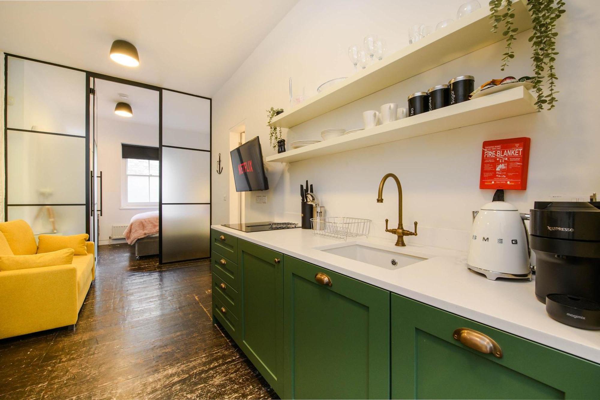 The Cheeky Hideaway-borough- By Frankie Says Apartment *