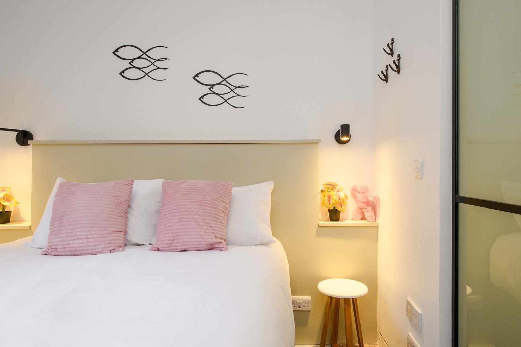 Apartment The Cheeky Hideaway-borough- By Frankie Says