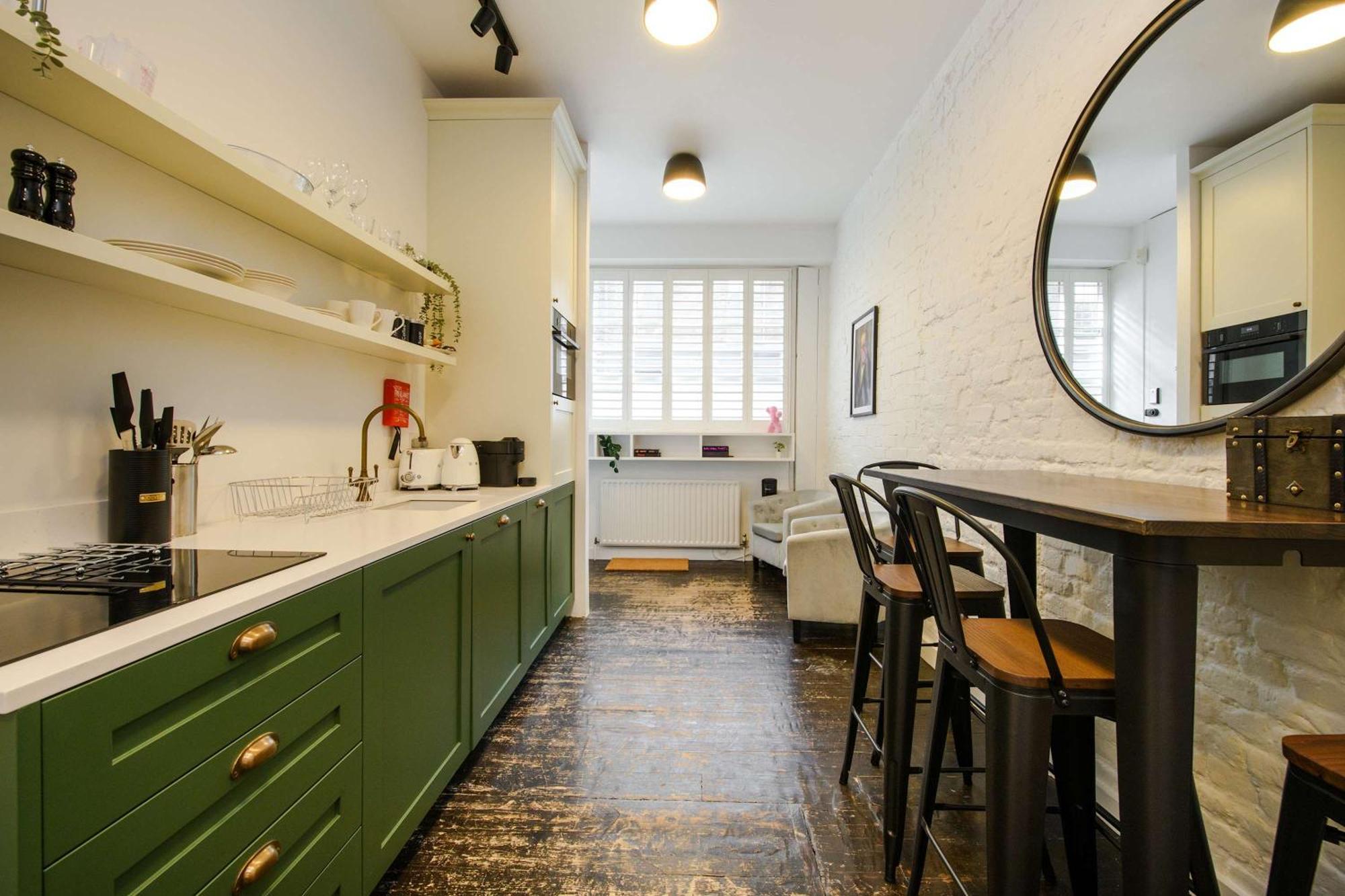 Apartment The Cheeky Hideaway-borough- By Frankie Says *