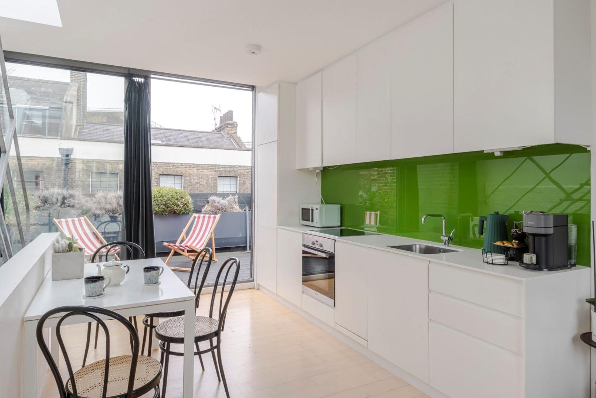 The Cheeky Hideaway-borough- By Frankie Says Apartment *
