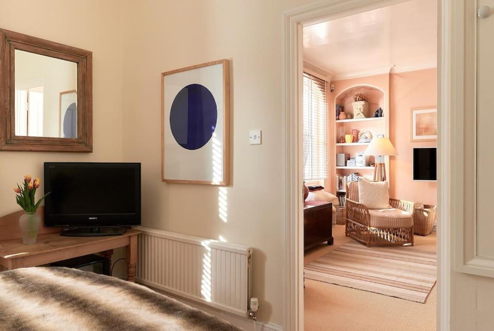 A Perfect Treasure Of A In Knightsbridge