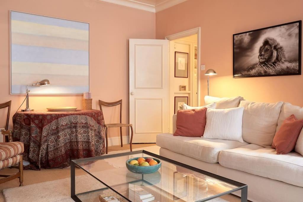 A Perfect Treasure Of A In Knightsbridge Apartment London