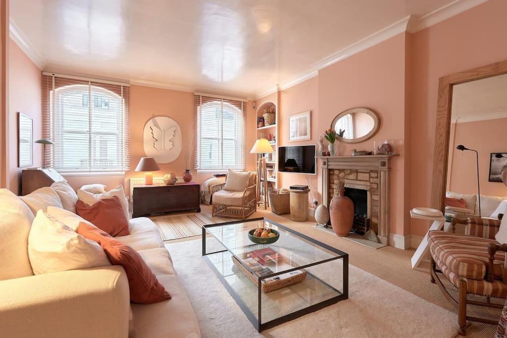 A Perfect Treasure Of A In Knightsbridge Apartment